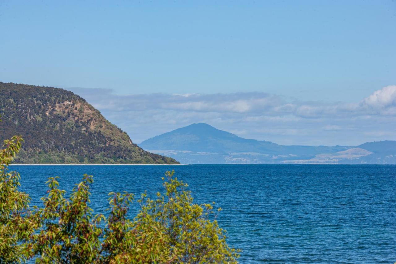 Lakefront Villa - Waitahanui Holiday Home Buitenkant foto