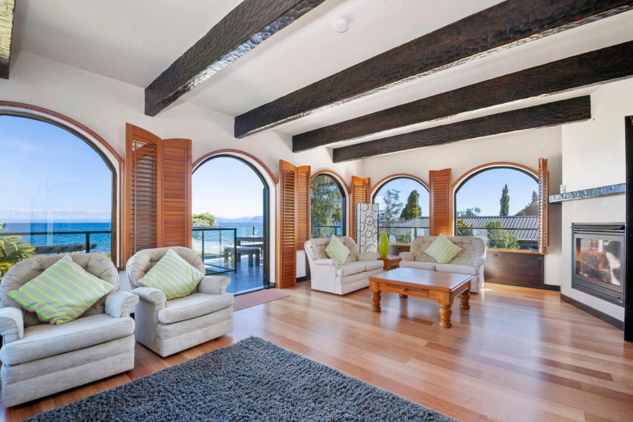 Lakefront Villa - Waitahanui Holiday Home Buitenkant foto