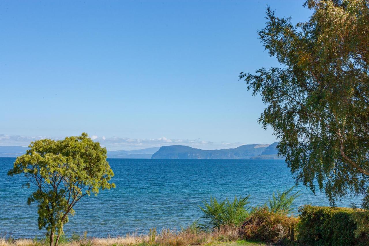 Lakefront Villa - Waitahanui Holiday Home Buitenkant foto
