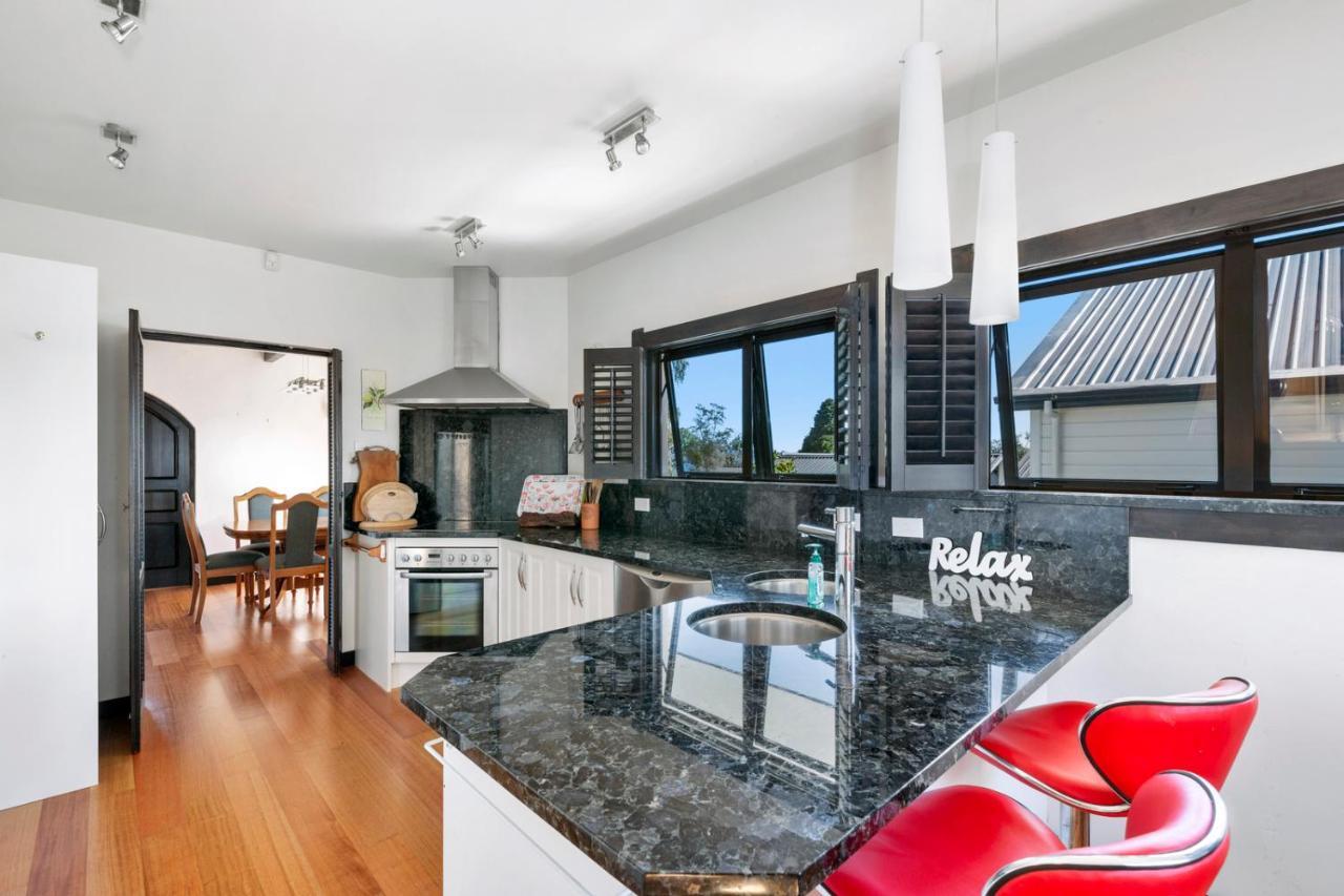Lakefront Villa - Waitahanui Holiday Home Buitenkant foto