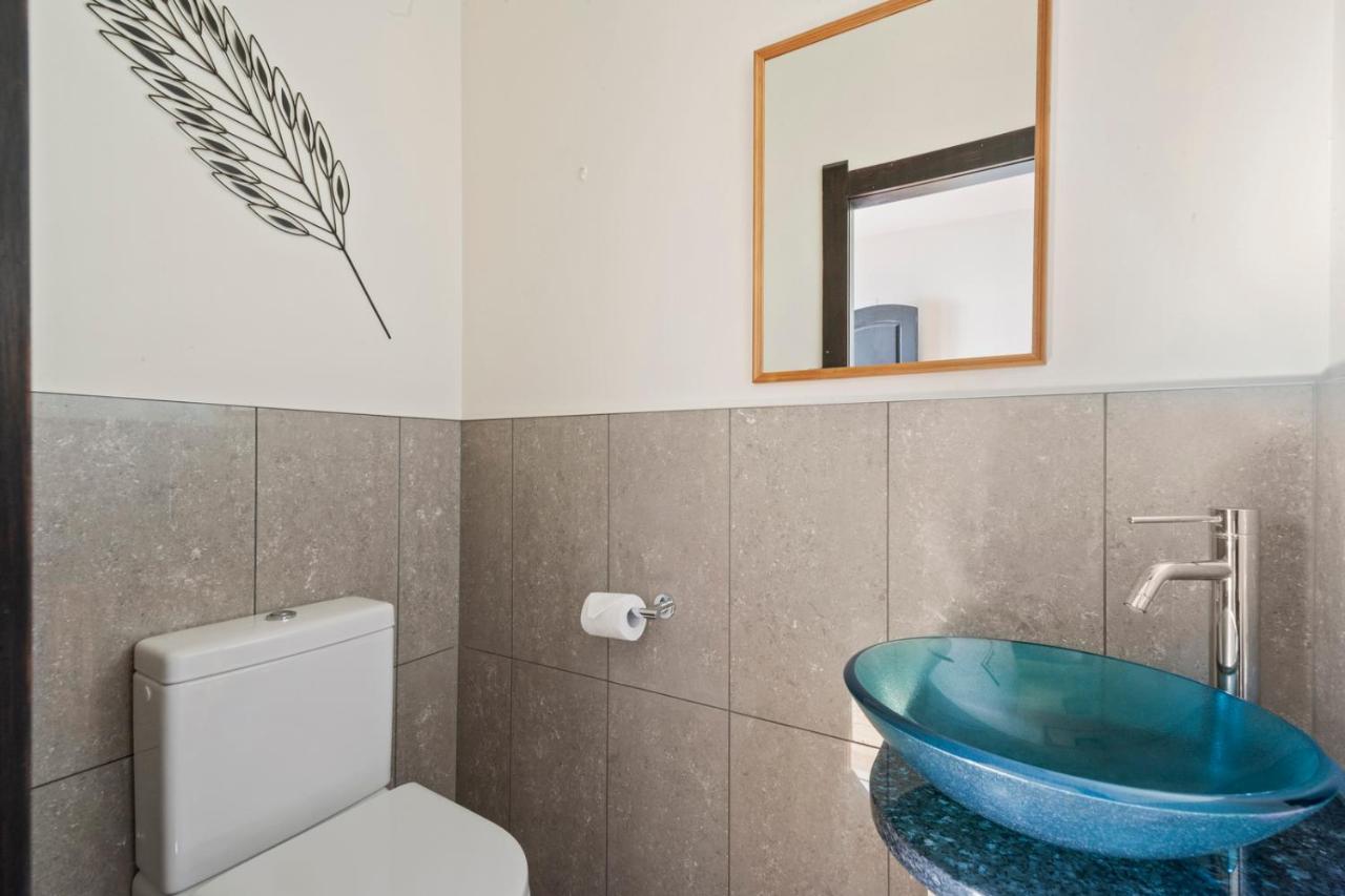 Lakefront Villa - Waitahanui Holiday Home Buitenkant foto