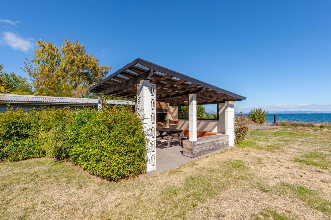 Lakefront Villa - Waitahanui Holiday Home Buitenkant foto