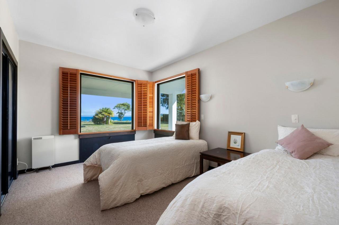Lakefront Villa - Waitahanui Holiday Home Buitenkant foto