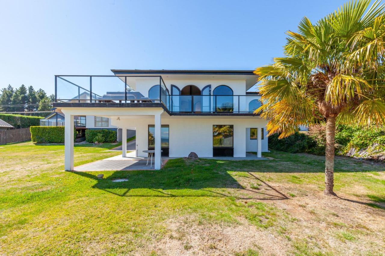 Lakefront Villa - Waitahanui Holiday Home Buitenkant foto