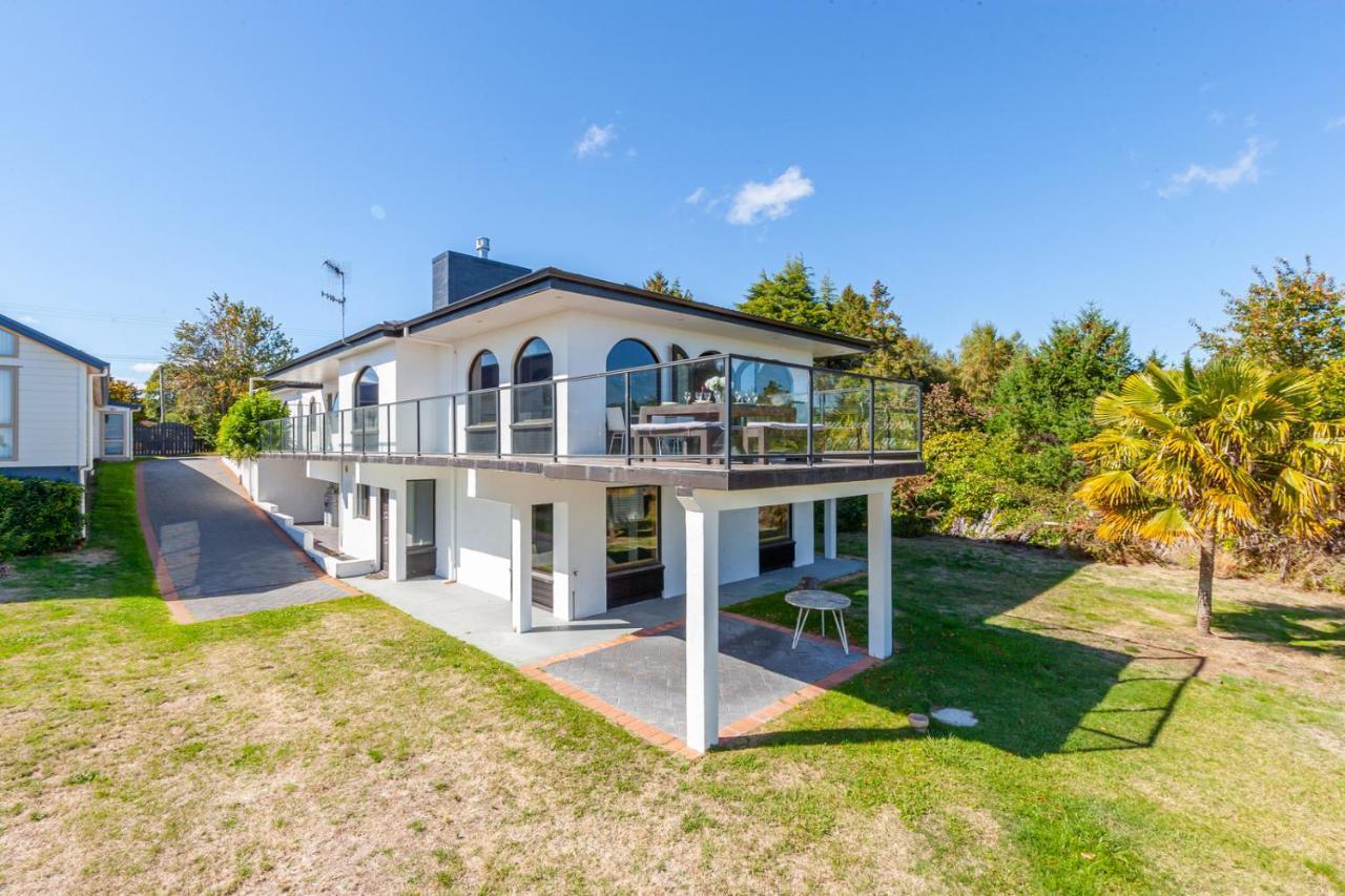 Lakefront Villa - Waitahanui Holiday Home Buitenkant foto
