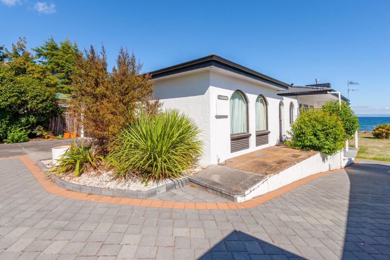 Lakefront Villa - Waitahanui Holiday Home Buitenkant foto