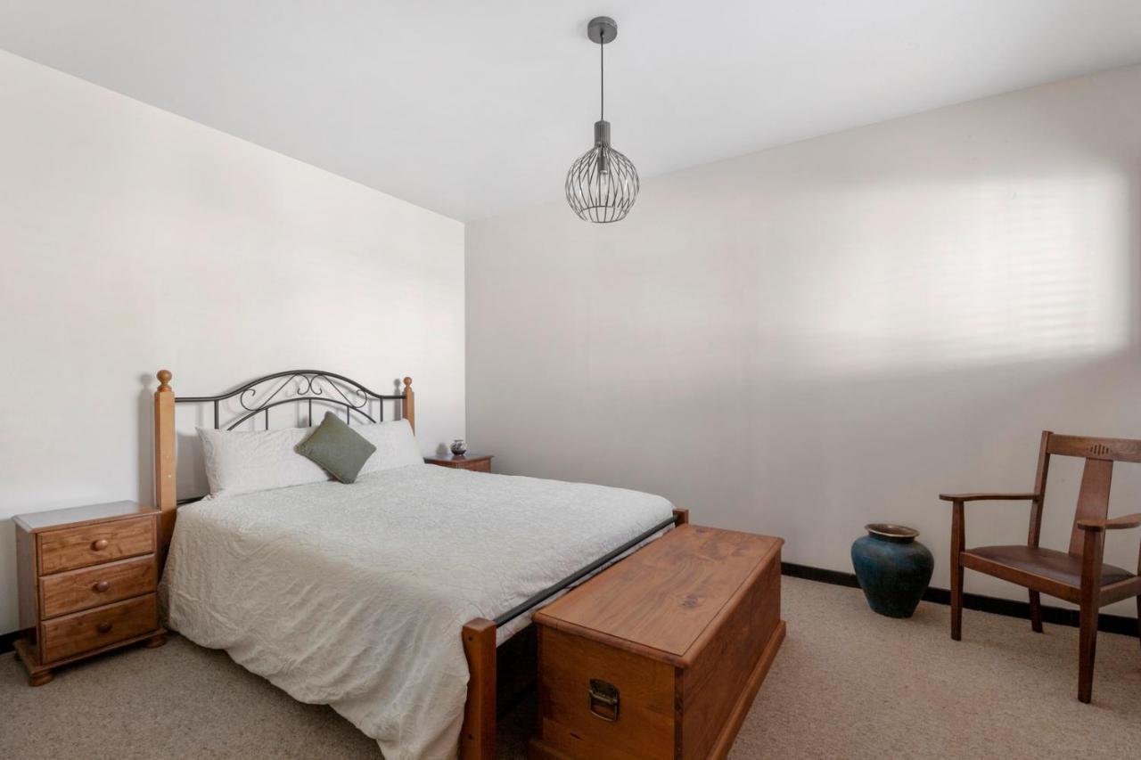 Lakefront Villa - Waitahanui Holiday Home Buitenkant foto