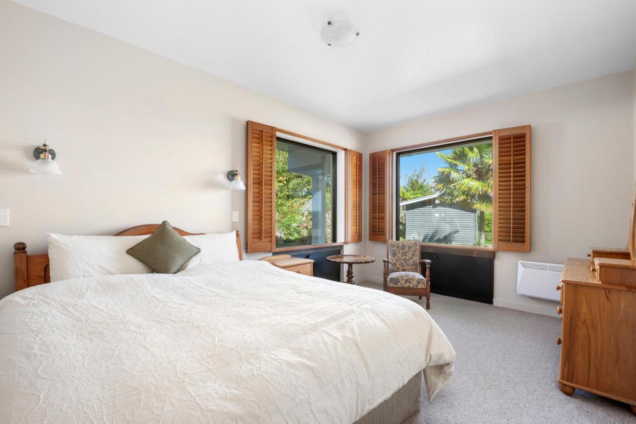 Lakefront Villa - Waitahanui Holiday Home Buitenkant foto