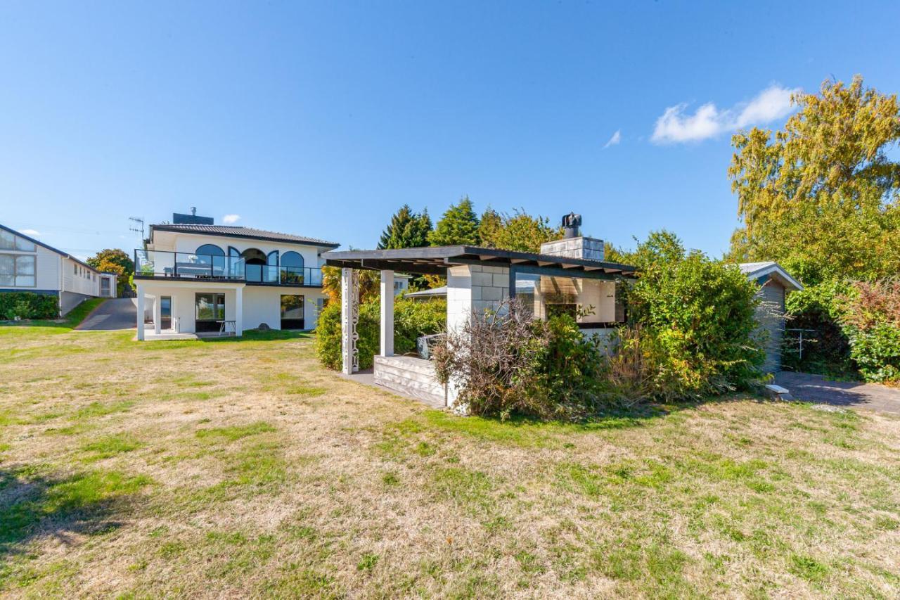 Lakefront Villa - Waitahanui Holiday Home Buitenkant foto
